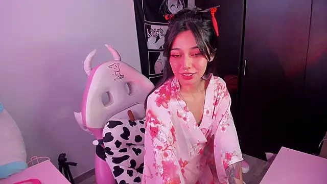 amber yull online show from November 9, 2025, 4:11 pm