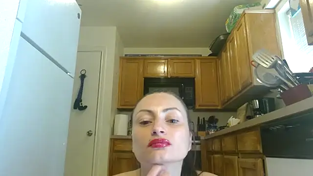 Snapshot of DiamondMonroeXo chatting on September 9, 2025, 3:43 pm DiamondMonroeXo online show from September 9, 2025, 3:43 pm