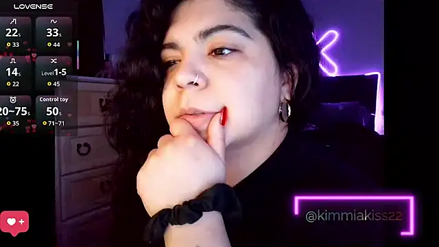 kimmiakiss22 online show from February 12, 2026, 2:44 am