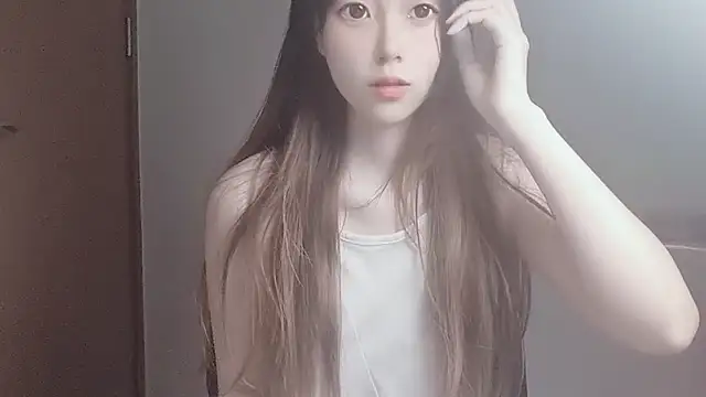 VaerySaenz online show from October 19, 2025, 4:04 am