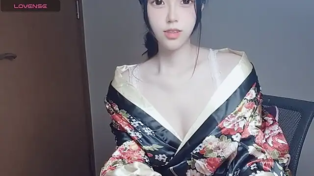 VaerySaenz online show from November 24, 2025, 3:39 am