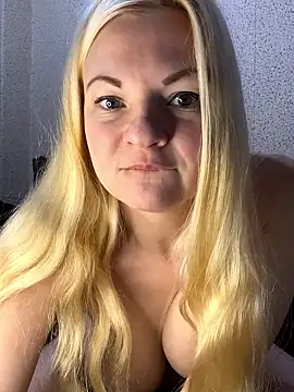 Snapshot of Julia_beauty chatting on February 8, 2026, 10:29 pm Julia beauty online show from February 8, 2026, 10:29 pm