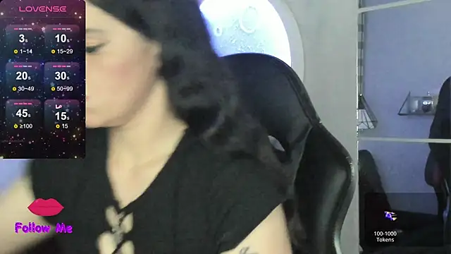 natasha logan  online show from October 14, 2025, 4:02 am