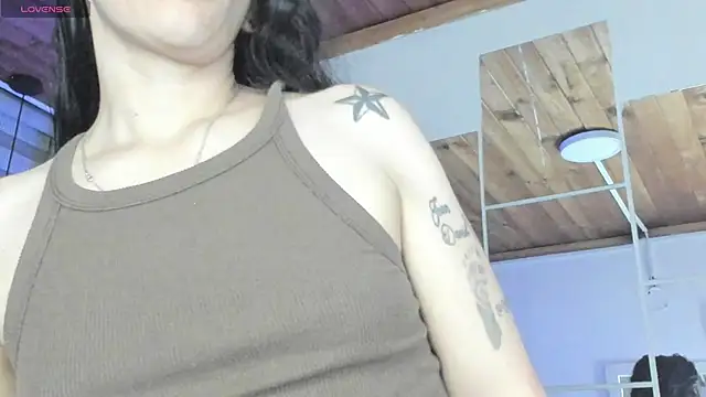 natasha logan  online show from October 10, 2025, 4:02 am