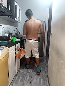 Snapshot of catire2323 chatting on December 19, 2025, 5:21 am catire2323 online show from December 19, 2025, 5:21 am