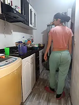 Snapshot of catire2323 chatting on December 21, 2025, 8:20 pm catire2323 online show from December 21, 2025, 8:20 pm