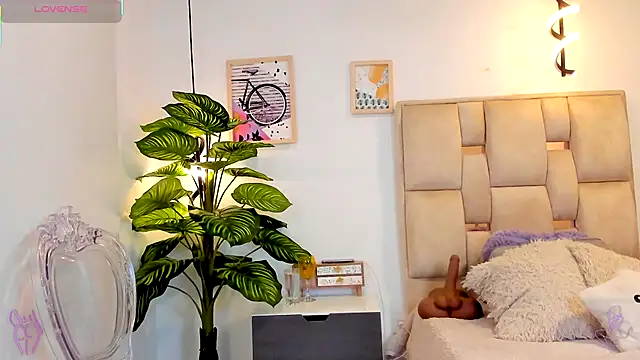 Rachel  Lang online show from November 20, 2025, 9:36 pm