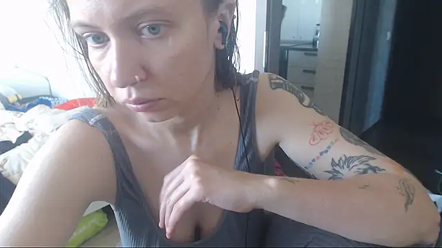 amanda kiss kiss online show from October 1, 2025, 10:09 am