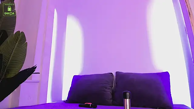 Snapshot of ErikaLust chatting on December 5, 2025, 4:22 am ErikaLust online show from December 5, 2025, 4:22 am