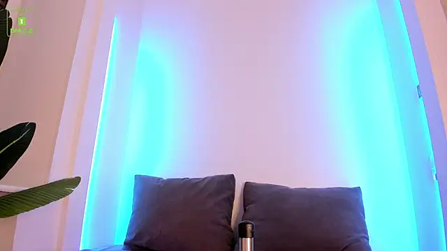 Snapshot of ErikaLust chatting on January 13, 2026, 5:00 am ErikaLust online show from January 13, 2026, 5:00 am