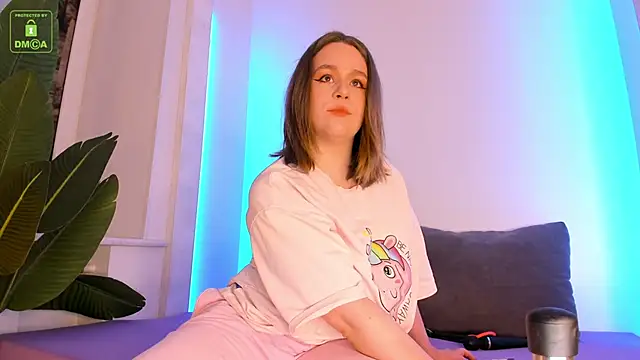 Snapshot of ErikaLust chatting on December 22, 2025, 4:12 am ErikaLust online show from December 22, 2025, 4:12 am