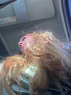 GoldenFlameGoddess online show from April 19, 2026, 1:06 am