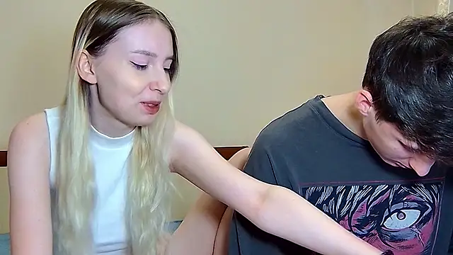 Snapshot of MiaAndWilliam chatting on February 14, 2026, 12:16 pm MiaAndWilliam online show from February 14, 2026, 12:16 pm