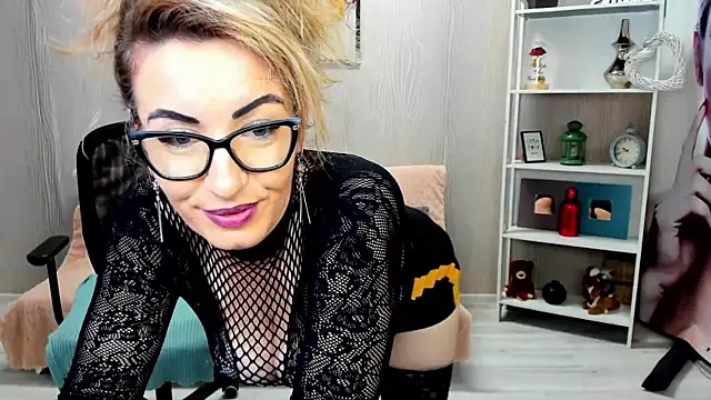 Cassandra Hotty online show from March 4, 2025, 7:41 am