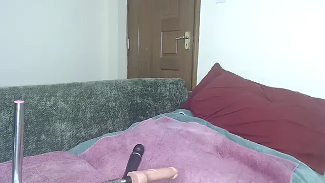 NIKKIE LOVE online show from May 26, 2026, 4:43 am