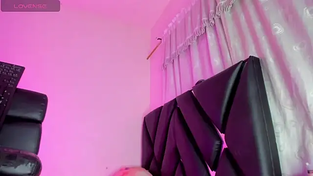 stephany doll  online show from December 20, 2025, 4:04 am