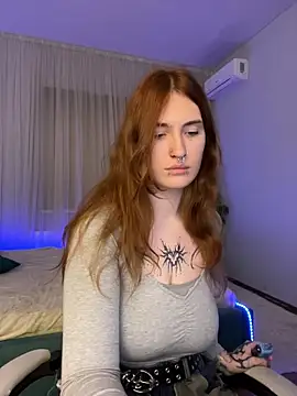  Chlo  e online show from November 12, 2025, 1:59 pm