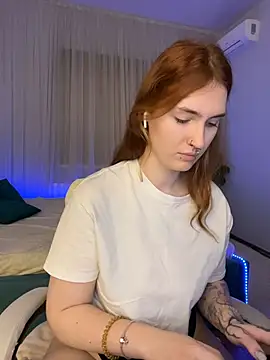  Chlo  e online show from November 13, 2025, 2:10 pm