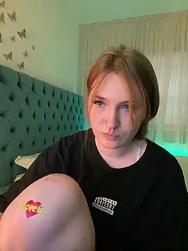  Chlo  e online show from March 1, 2025, 5:42 am