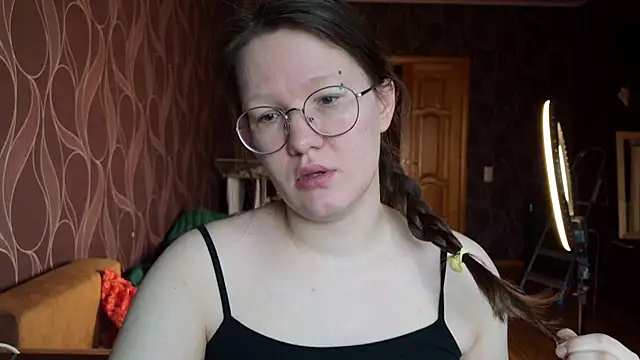 MiriamOr online show from November 7, 2025, 8:52 am