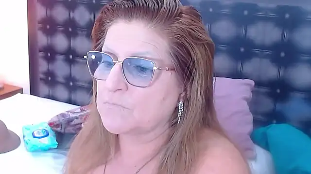 Snapshot of sandra_20 chatting on September 19, 2025, 10:41 am sandra 20 online show from September 19, 2025, 10:41 am