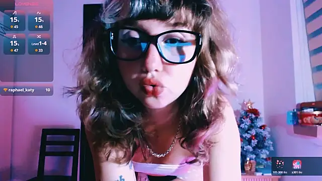 Cosmo Riri online show from February 15, 2026, 5:12 pm