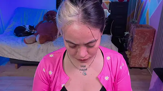 Cuttiealice online show from November 4, 2025, 3:05 pm