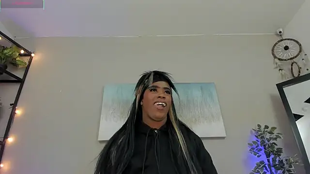 Briana Wells  online show from February 3, 2026, 12:32 pm