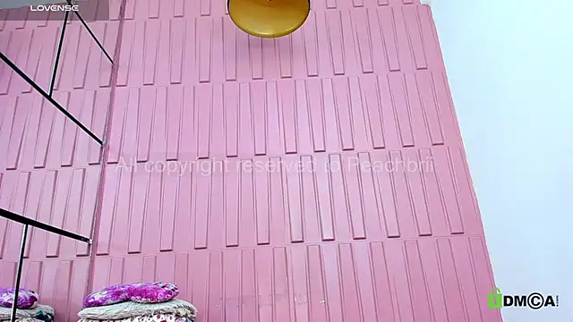 Briana Wells  online show from September 26, 2025, 1:40 pm