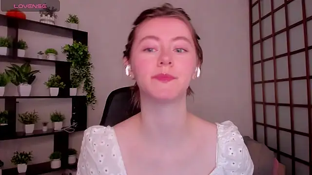 KateCuddle online show from February 18, 2026, 2:53 am