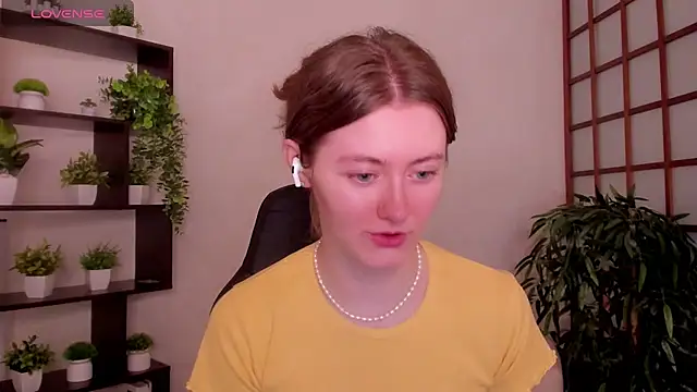 Snapshot of KateCuddle chatting on July 13, 2026, 2:33 am KateCuddle online show from July 13, 2026, 2:33 am