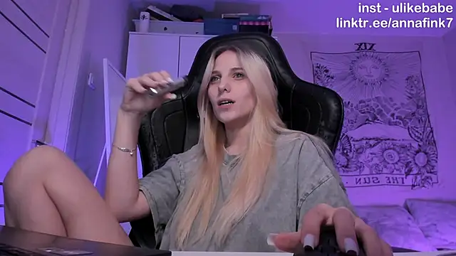 Anna Fink online show from October 5, 2025, 9:38 pm