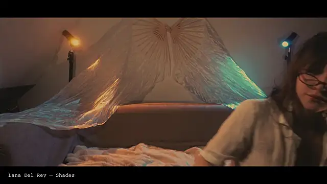 WebCora online show from April 16, 2026, 4:52 pm