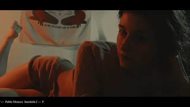 Snapshot of WebCora chatting on October 19, 2025, 6:43 pm WebCora online show from October 19, 2025, 6:43 pm