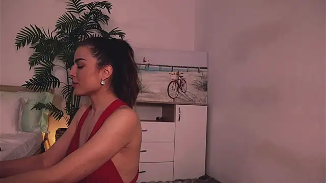 Misslullu online show from November 8, 2025, 2:53 pm