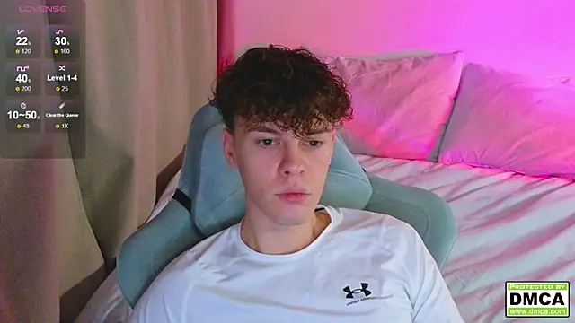 cute thomas online show from November 17, 2025, 3:05 pm