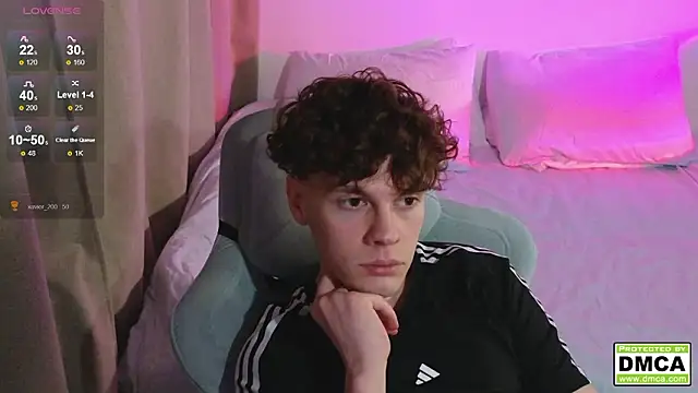 cute thomas online show from March 9, 2026, 7:28 pm