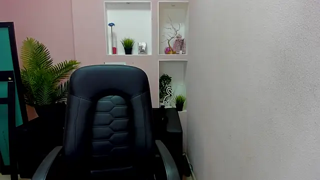 Persephoni online show from December 19, 2025, 5:32 am