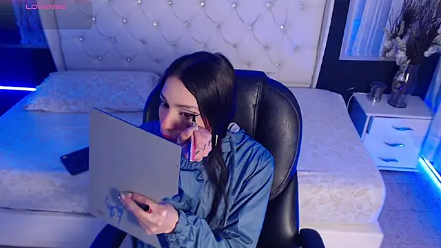 LiaVillalobos online show from September 24, 2025, 11:50 am