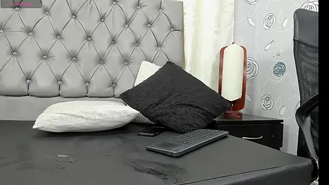 luna evaa online show from October 11, 2025, 1:56 pm