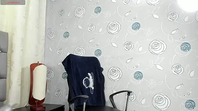 luna evaa online show from November 22, 2025, 1:10 pm