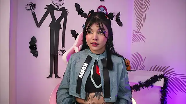 dianebleu online show from October 22, 2025, 4:01 am