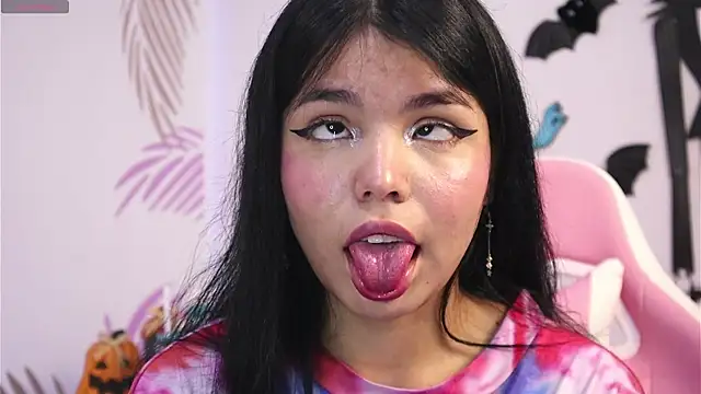 dianebleu online show from October 17, 2025, 3:43 am