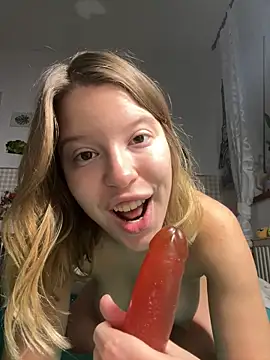 kimczii online show from October 31, 2025, 7:49 am