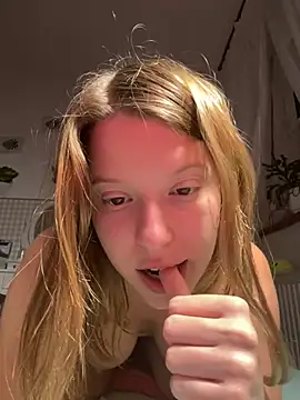 Snapshot of kimczii chatting on March 17, 2025, 10:27 am kimczii online show from March 17, 2025, 10:27 am