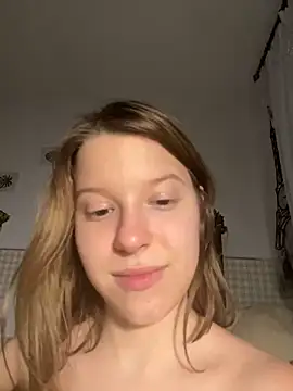 Snapshot of kimczii chatting on February 14, 2025, 1:29 pm kimczii online show from February 14, 2025, 1:29 pm