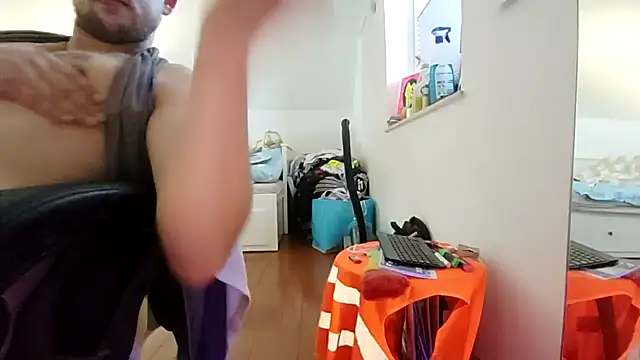 Snapshot of Youngtimer_1997 chatting on February 23, 2025, 11:00 am Youngtimer 1997 online show from February 23, 2025, 11:00 am