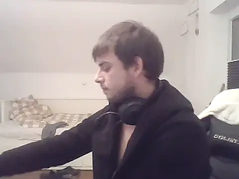 Snapshot of Youngtimer_1997 chatting on January 14, 2025, 1:15 am Youngtimer 1997 online show from January 14, 2025, 1:15 am