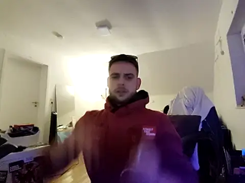 Snapshot of Youngtimer_1997 chatting on March 13, 2025, 11:16 pm Youngtimer 1997 online show from March 13, 2025, 11:16 pm