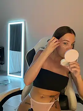 julia fly online show from June 15, 2026, 8:25 am